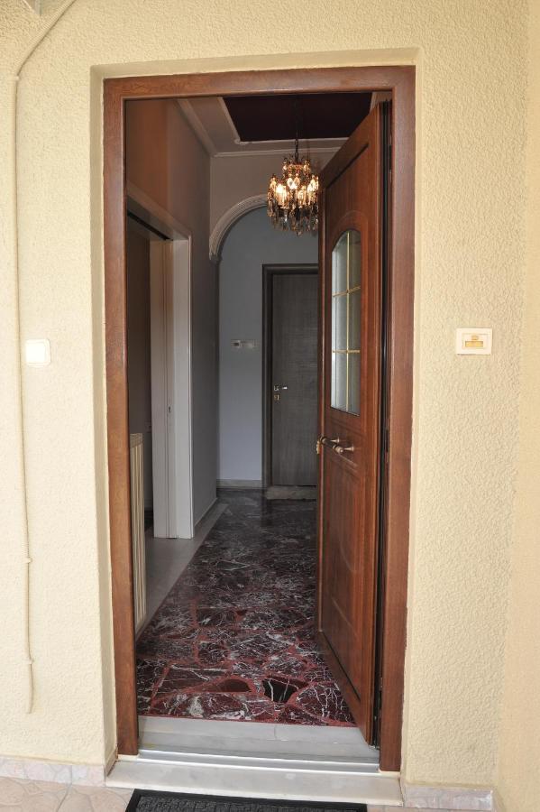 カランバカ Ananta Houseヴィラ エクステリア 写真