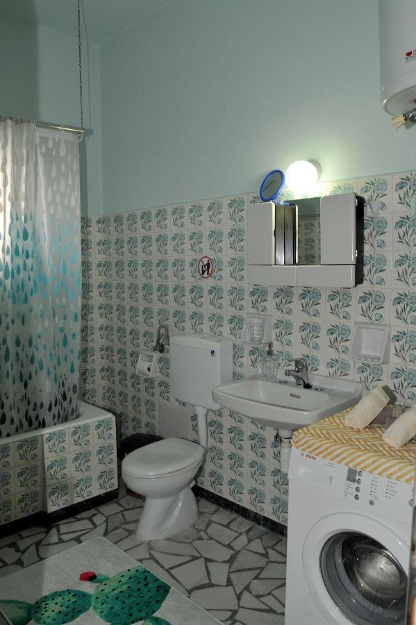 カランバカ Ananta Houseヴィラ エクステリア 写真